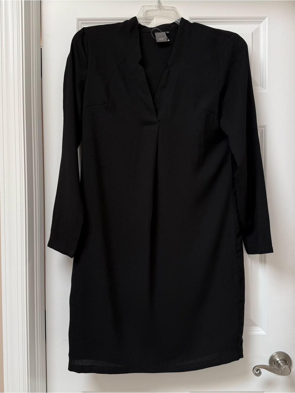 ICHI black V-neck long sleeve shift tunic dress size 40 or M, NWOT